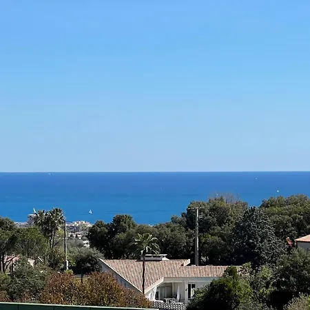 Maison Dans Avec Piscine Et Tennis Holiday home *