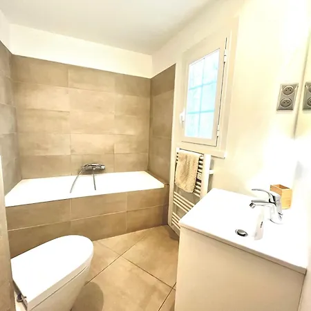 Holiday home Maison Dans Avec Piscine Et Tennis